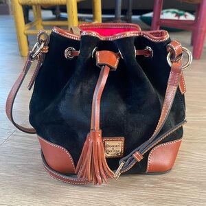 DOONEY & BOURKE Black and Tan Red Interior Suede Pouch Style Crossbody Handbag